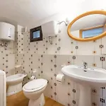Beachside For A Relaxing Apartamento