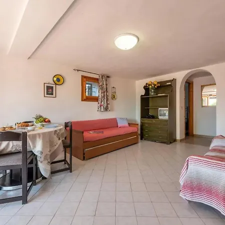 Beachside For A Relaxing Apartamento